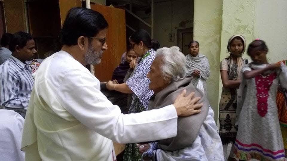 Abstract modern art representing a sunrise or bright idea with yellow and orange tones.